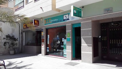 Foto de BICYNFORMÁTICA LA MARINA